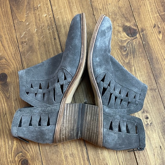 Vince Camuto size 8M Peera gray suede cutout booties - Picture 6 of 8